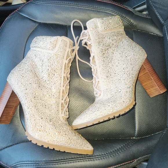 NWOT Ladies Size 9.5 Steve Madden Illisa Ankle Boot - Picture 3 of 7